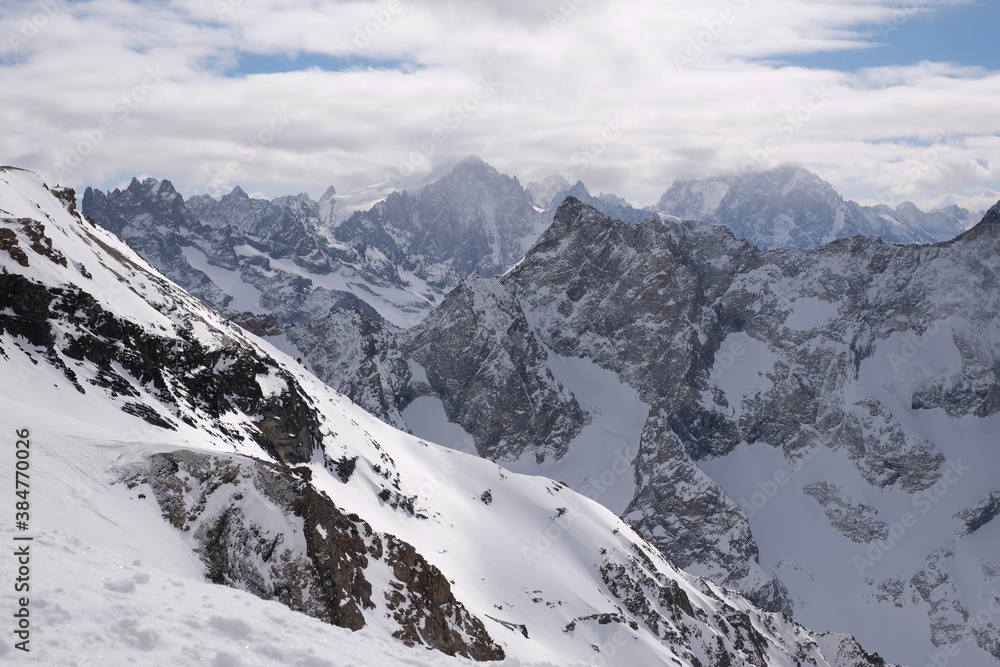 Fototapeta premium gebirge berge winter wolken