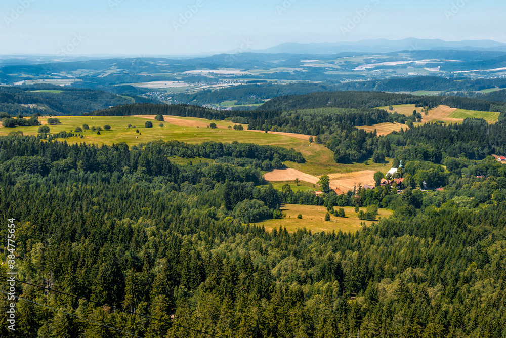  Dolina Kłodzka - piękna panorama na łąki i pastwisko pośród lasów