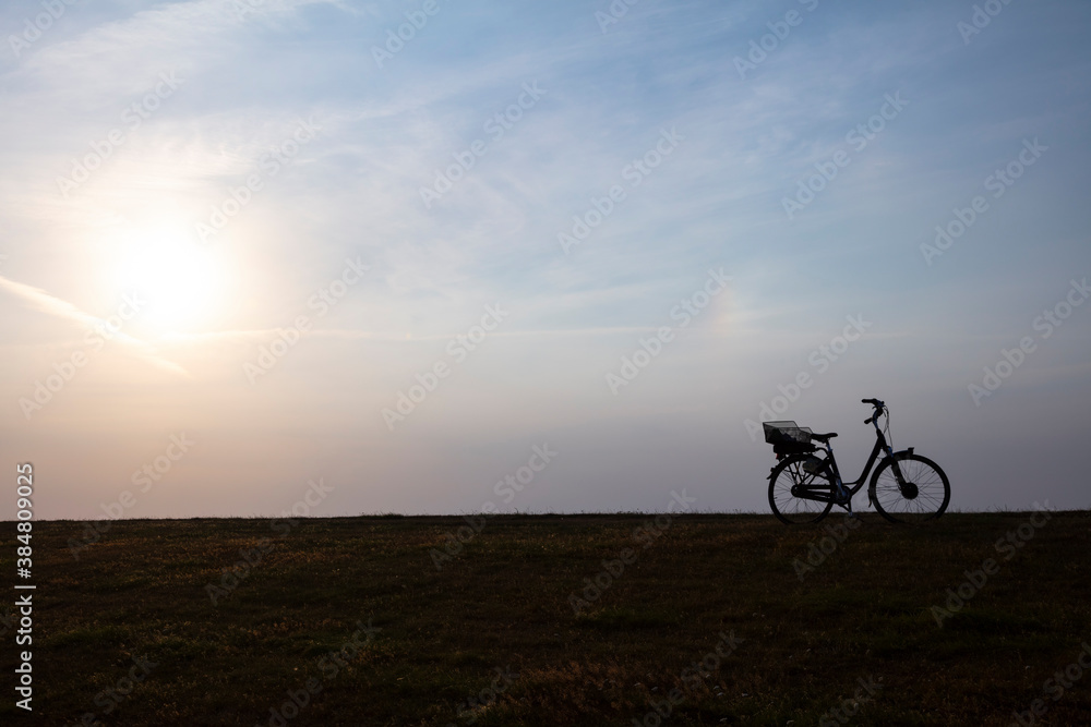 Fahrrad auf dem Deich, Borkum, Ostfriesische Insel, Ostfriesland, Niedersachsen, Deutschland