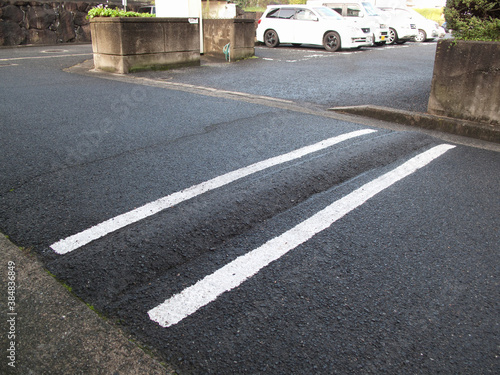 住宅街の車のスローダウン用の突起