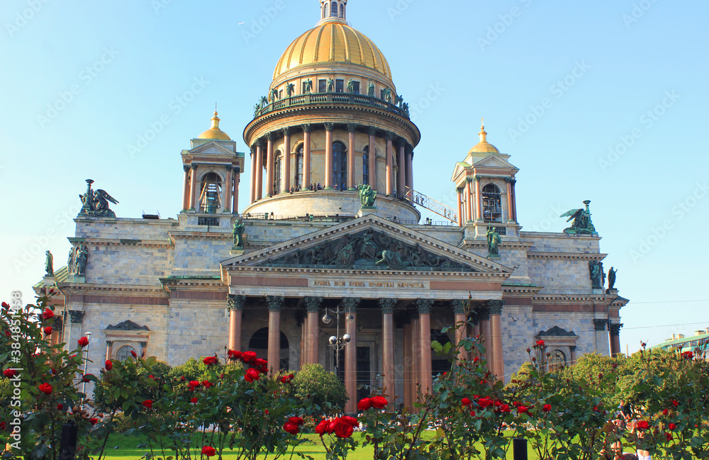 Fototapeta premium Saint Isaac's cathedral architecture in St Petersburg, Russia. Famous christian church facade, one of the most famous cathedrals in the world
