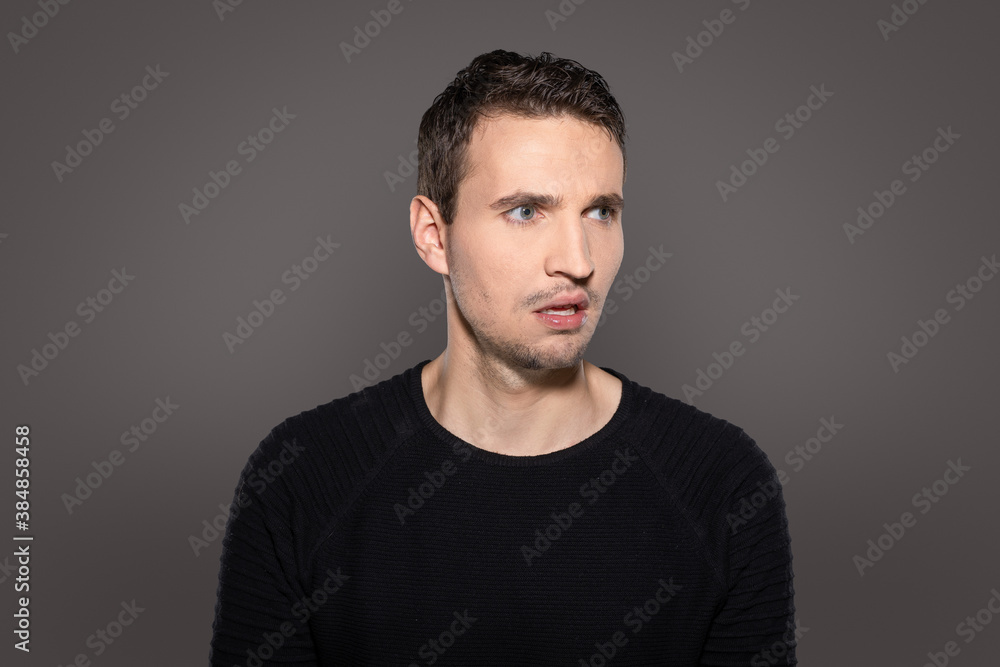 Fototapeta premium outraged man look to side isolated on grey background