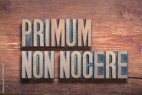 Canvas Print Primum non nocere wood