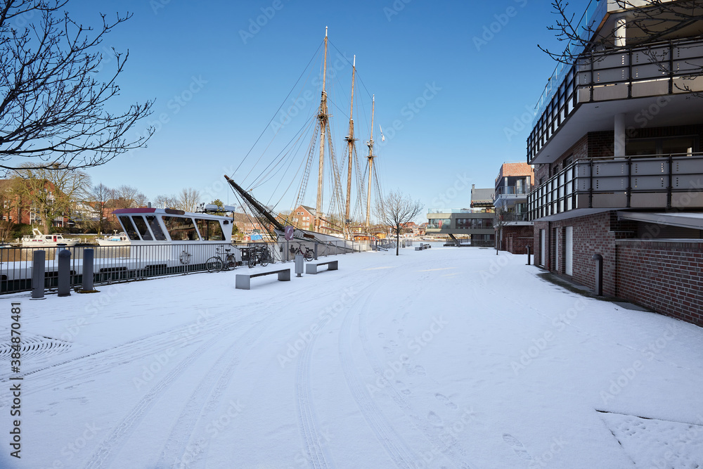 Obraz premium Ostfriesische Landschaft, Stadt leer