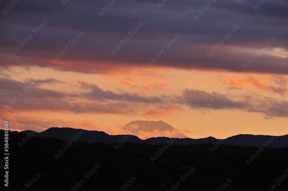 夕焼け雲と富士