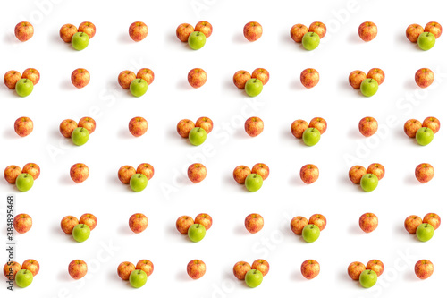 Patrón de manzanas orientadas en posicion horizontal sobre fondo blanco.