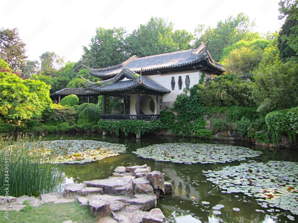 Fototapeta premium Walking around Wusi