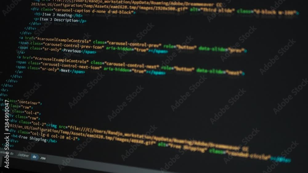 Vidéo Stock Developer is browsing html code on the computer screen ...