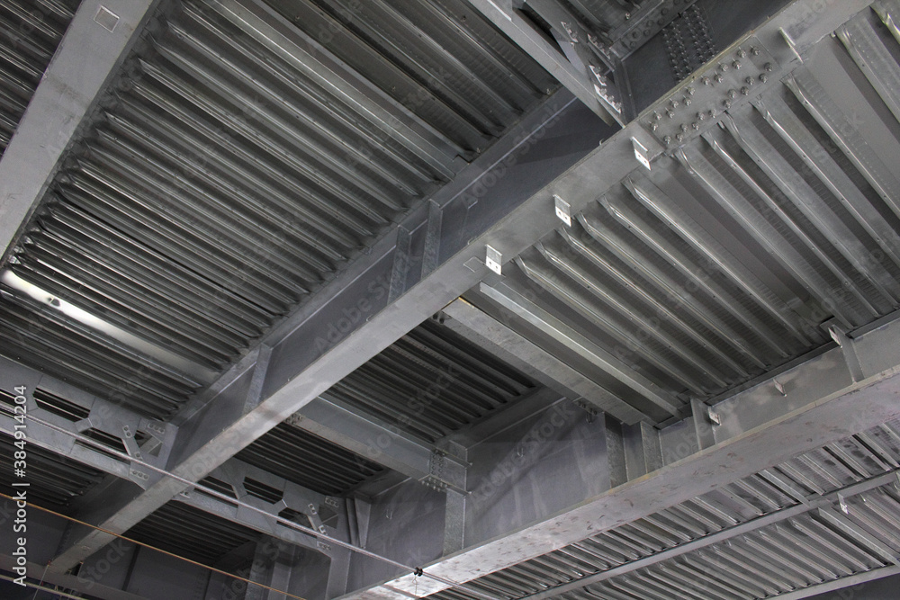 Obraz premium JR大阪駅の改修工事現場の天井の鉄骨