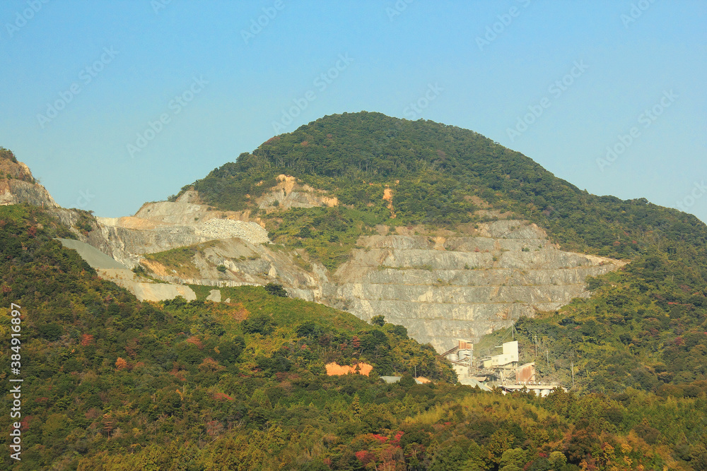 岩石の山の風景