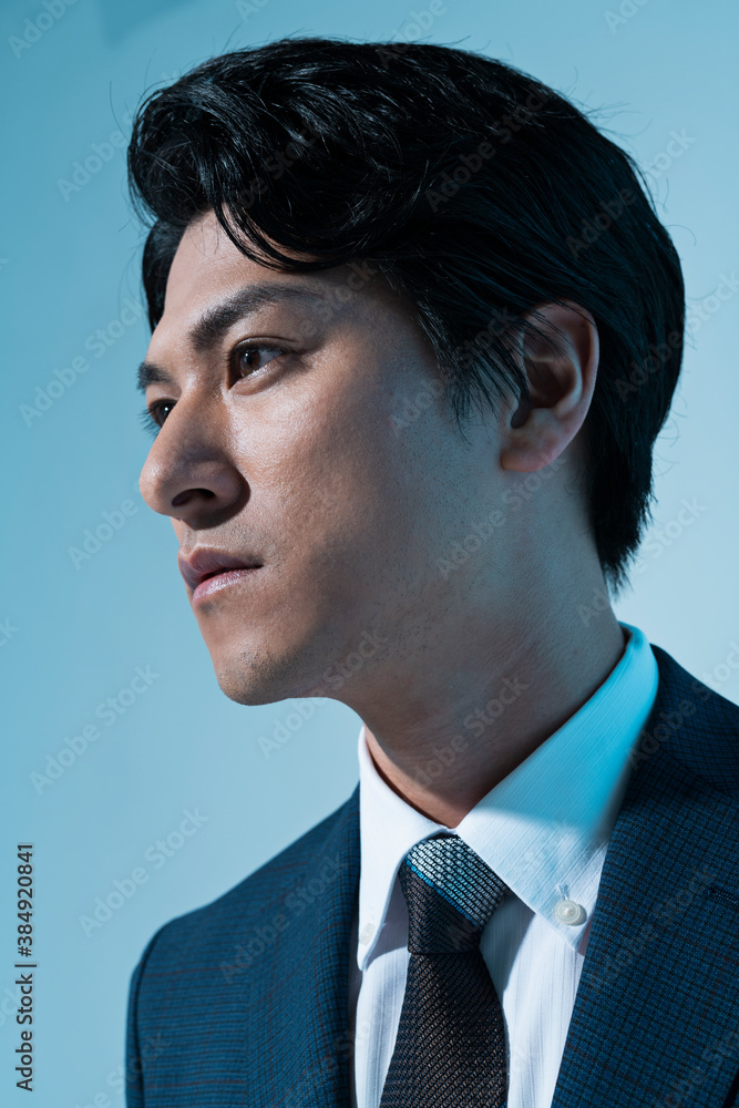 仕事をするビジネスマン