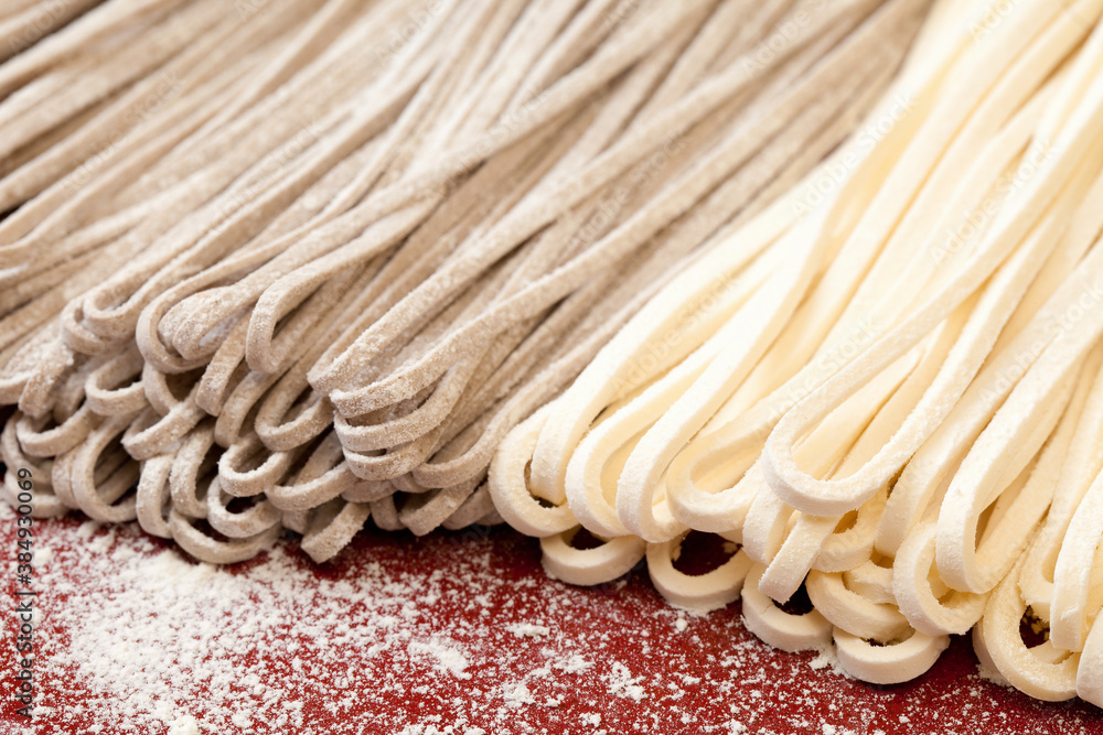 ウドンとソバの生麺