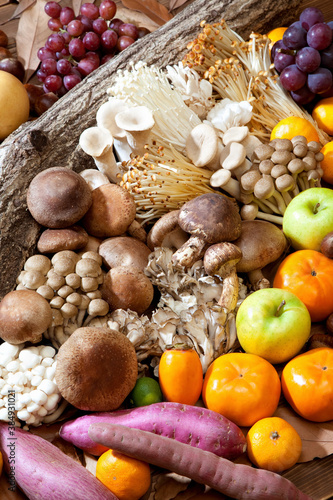秋の食材キノコと果物