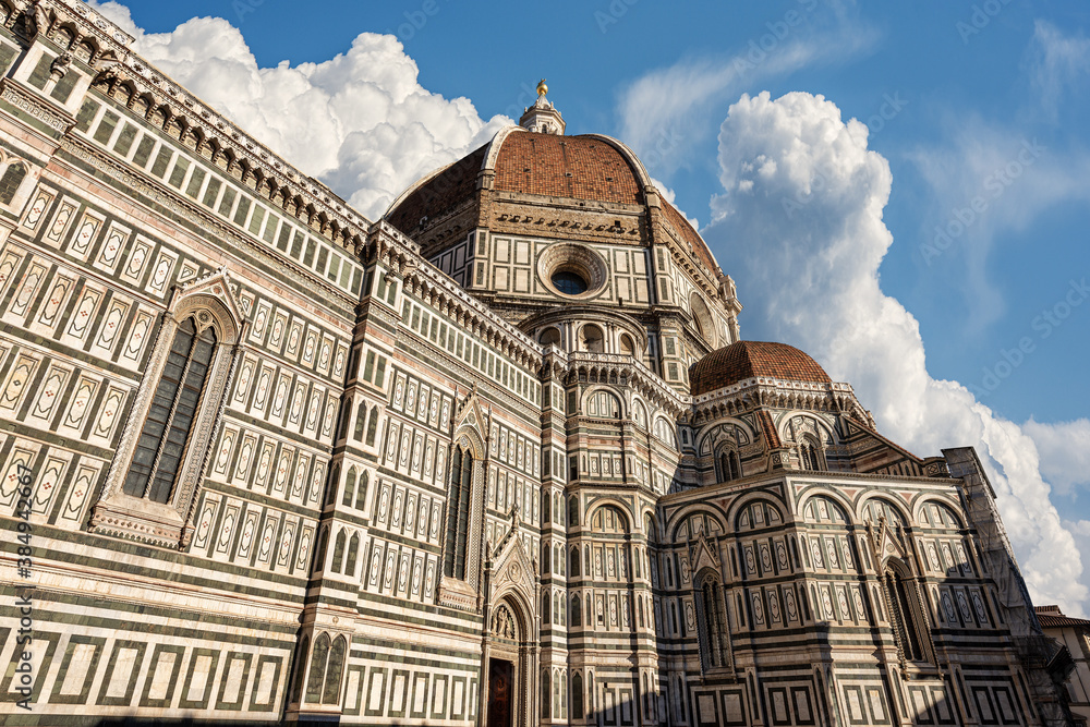 Florence Cathedral (Duomo di Firenze, Santa Maria del Fiore) with the famous dome by the architect Filippo Brunelleschi. Tuscany, Italy, Europe.