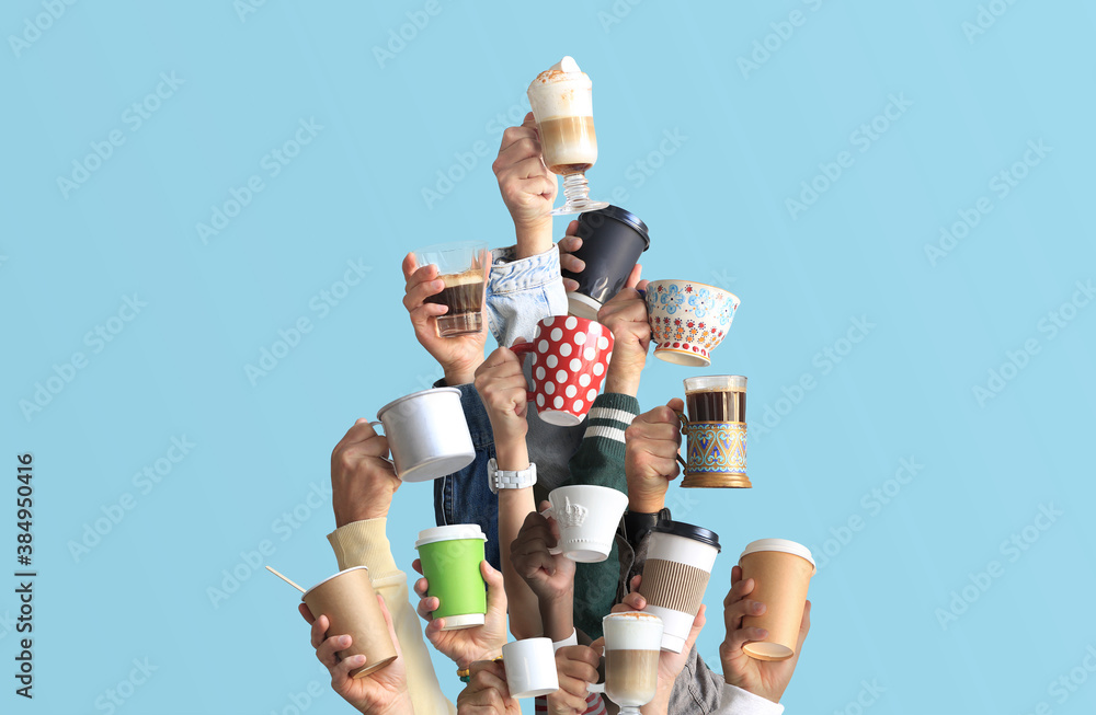 People are holding mugs and paper cups of coffee. Concept on the theme of cafes and coffee. Christmas tree. - obrazy, fototapety, plakaty 