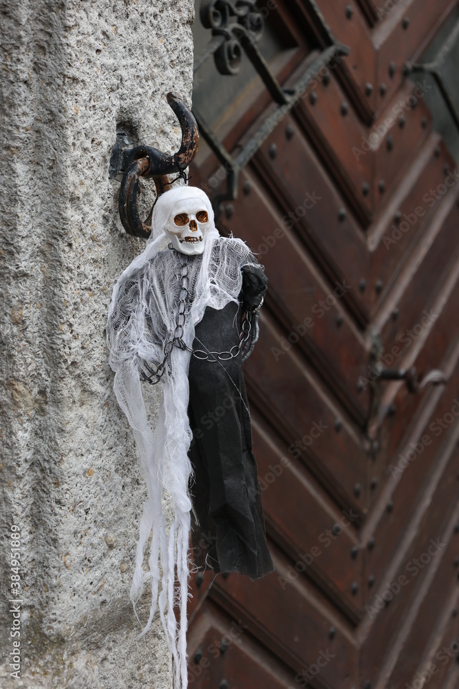 Obraz premium Decoration for Halloween on the house wall