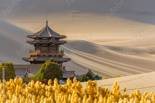 Photos Mingyue Pavilion inside the Crescent Lake Oasis and desert background