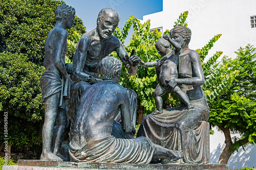 Billede på lærred Hippokrates-Denkmal auf der Insel Kos, Ägäis, Griechenland