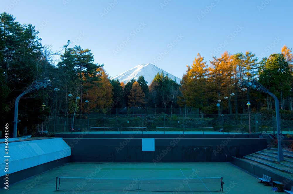 富士山が見えるテニス場