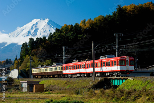 富士急行線と富士山