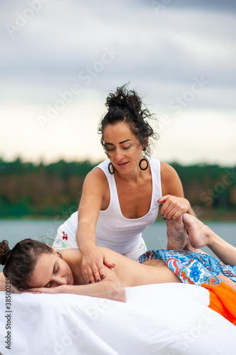 Traditional Hawaiian Lomi Lomi Massage outdoor