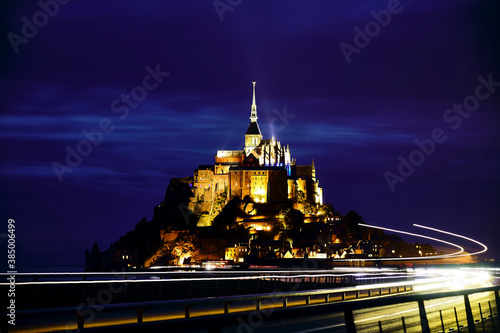 Photos Monte Saint Michel de noche con estelas de luz