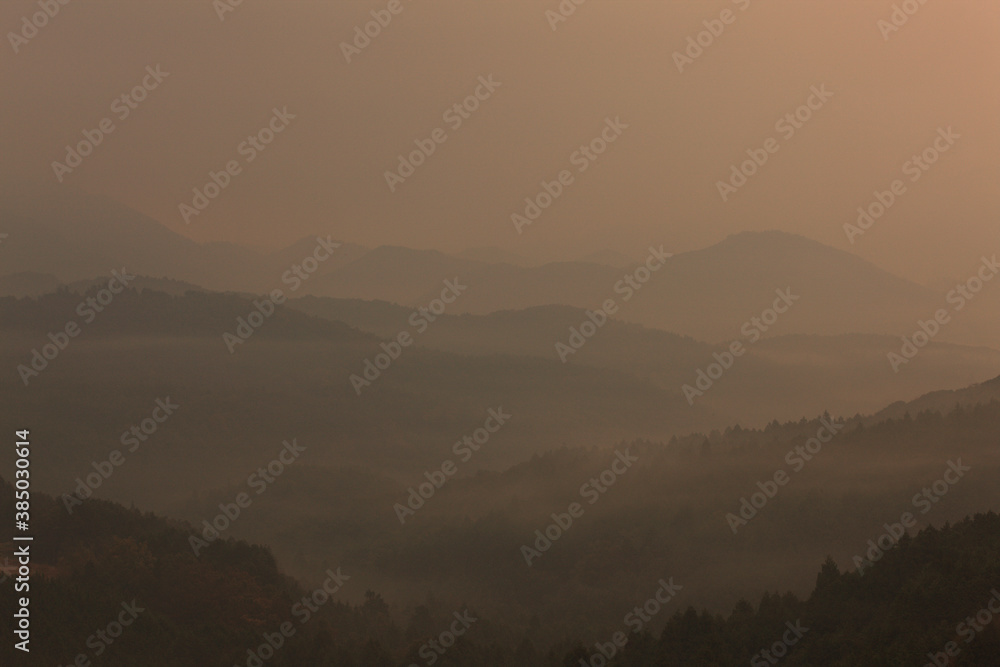秋吉台から望む朝の山並み 秋吉台から望む朝の山並み