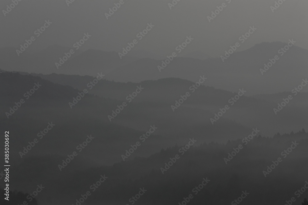 Fototapeta premium 秋吉台から望む朝の山並み