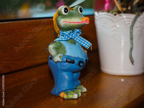 żaba zabawka figurka miniaturka dekoracja