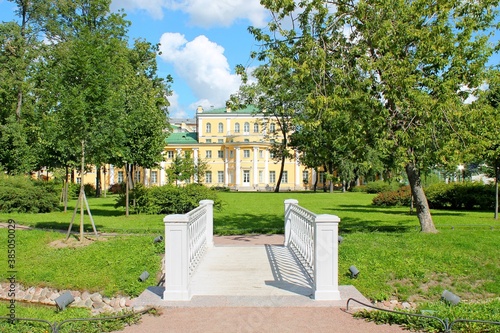 Polish garden. Estate Museum Derzhavin. St. Petersburg.