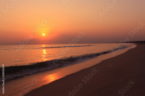 弓ケ浜から大山を望む日の出 © Paylessimages