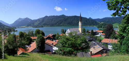 Schliersee mit Ort in den Bayerischen Alpen, Landkreis Miesbach, Bayern, Deutschland, Europa, Panorama photo