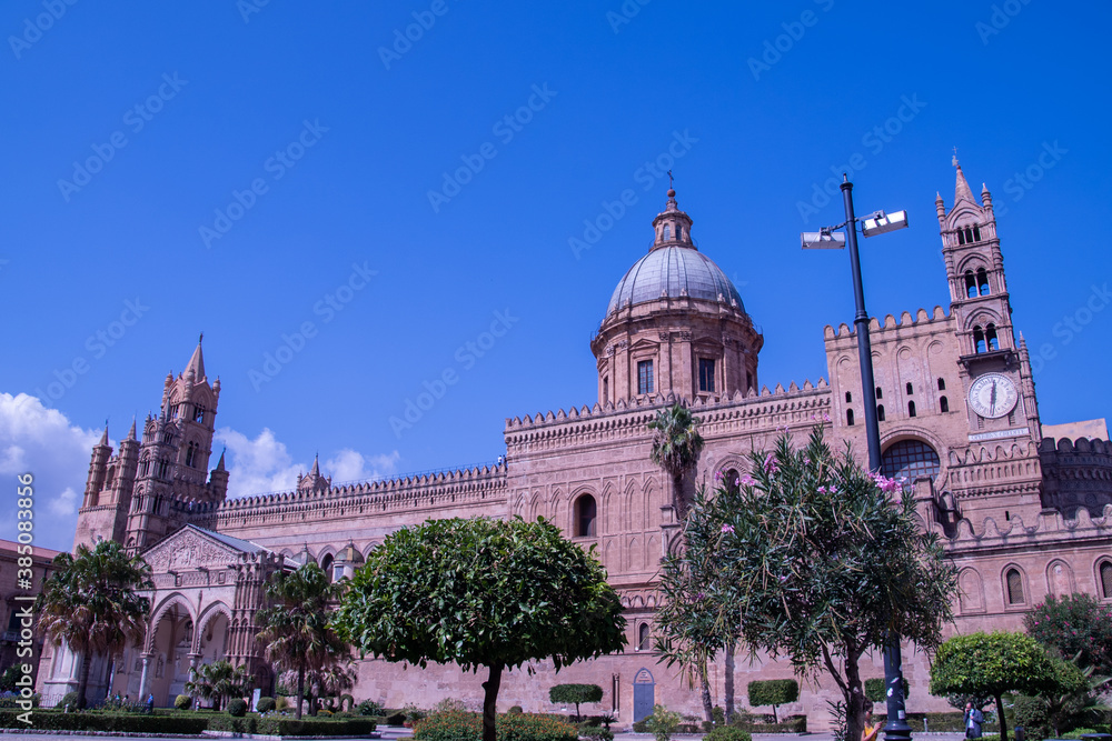 Obraz premium Palermo Cathedral is the cathedral church of the Roman Catholic Archdiocese of Palermo, located in Palermo, Sicily, southern Italy. It is dedicated to the Assumption of the Virgin Mary.