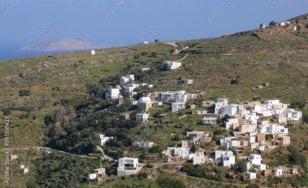 pueblos blancos de las islas ciclades de Grecia, a orillas del mar Mediterraneo