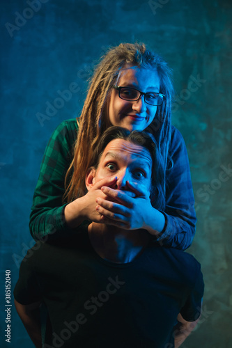 Canvas Print Stylish young woman covering man mouth