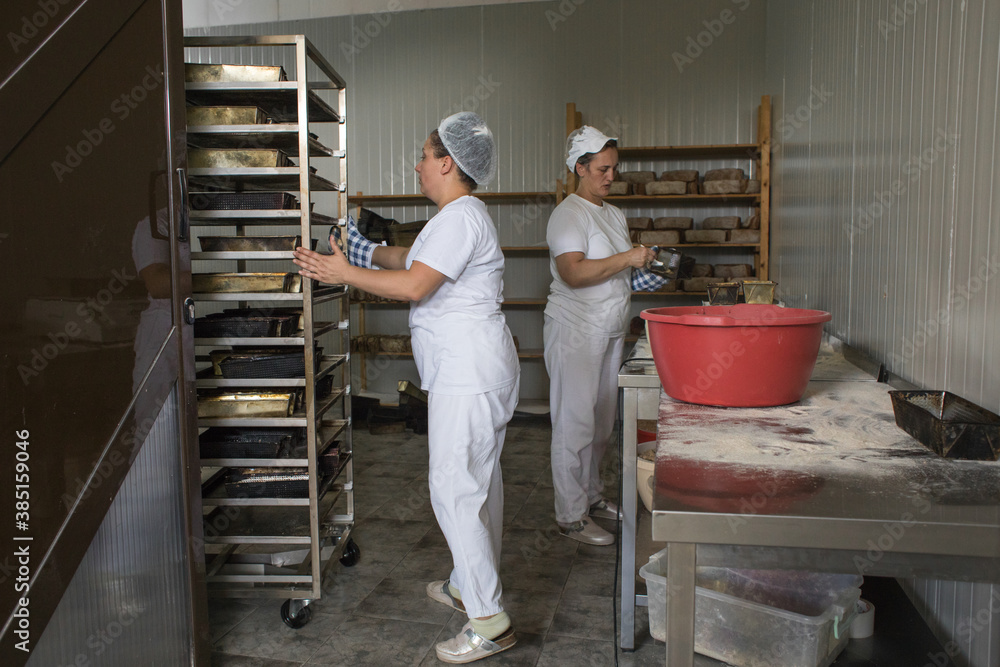 Few days in a baking factory Few days in a baking factory