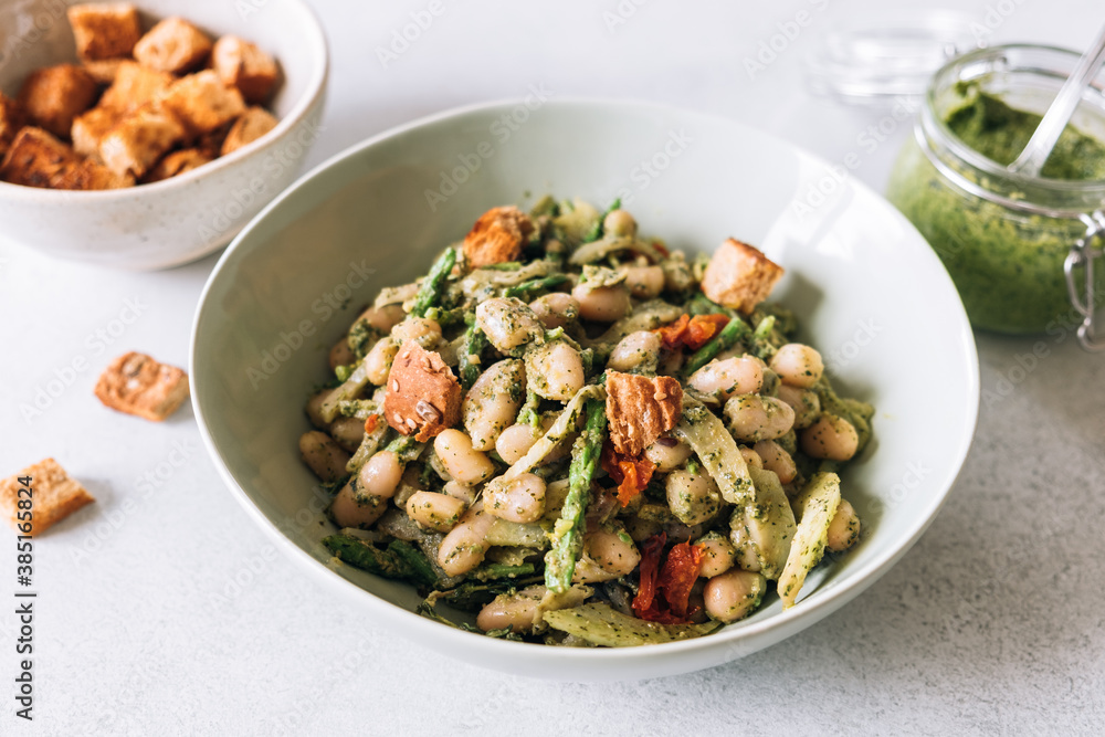 White beans salad with pesto, fennel and wild asparagus White beans salad with pesto, fennel and wild asparagus