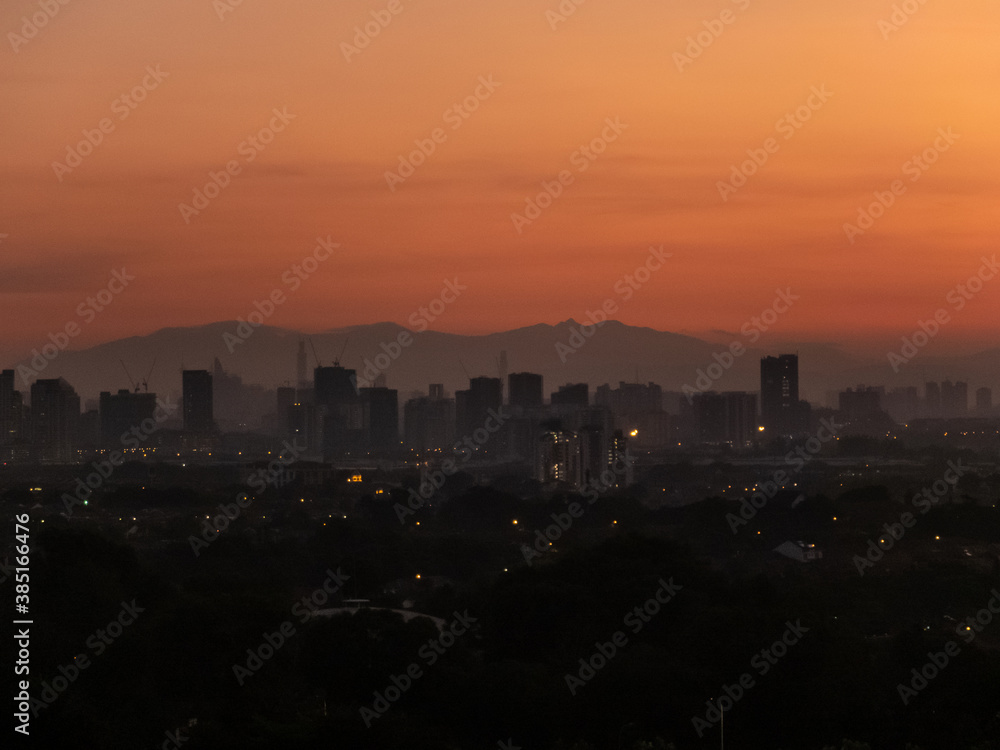 Fototapeta premium city skyline at sunrise