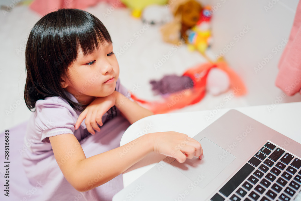 Kindergarten girl online lessons at home Kindergarten girl online lessons at home