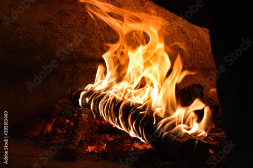 fire in the fireplace. Fogao de lenha