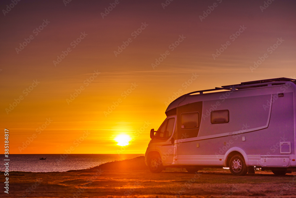 Camper car on beach at sunrise - obrazy, fototapety, plakaty 