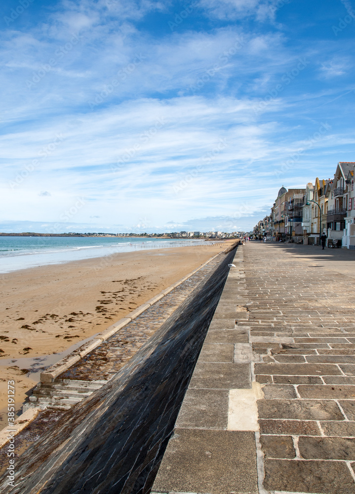  View of beach and promenade in Saint-Malo. Brittany, France