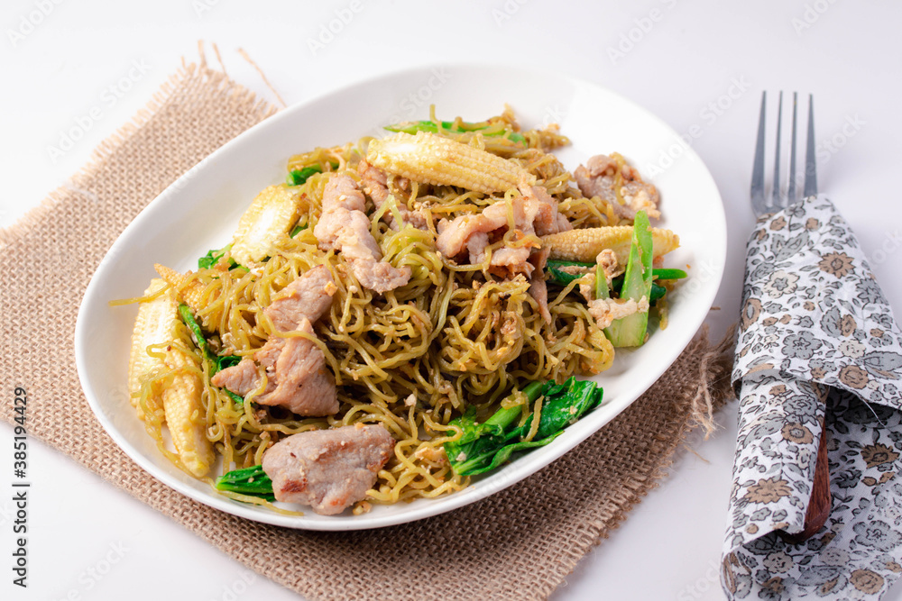 Fried jade noodles with soy sauce and pork