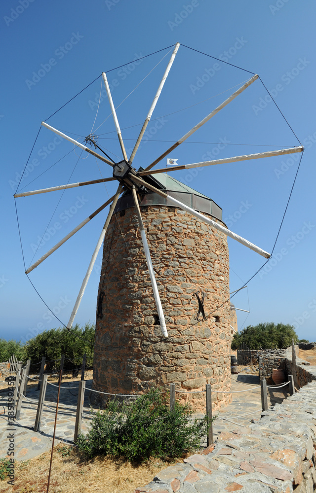 Moulins restaurés à Skinias près d'Élounda en Crète
