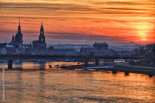 Blaues Wunder Dresden Loschwitzer Brücke Frauenkirche Zwinger Sachsen deutschland