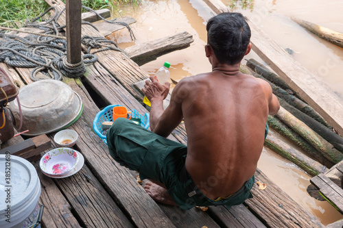 Cambogia, pescatore nel fiume Makong photo