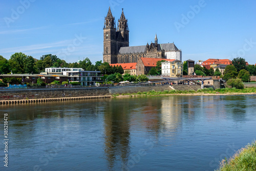 Dom und Elbe in Magdeburg  Sachsen Anhalt