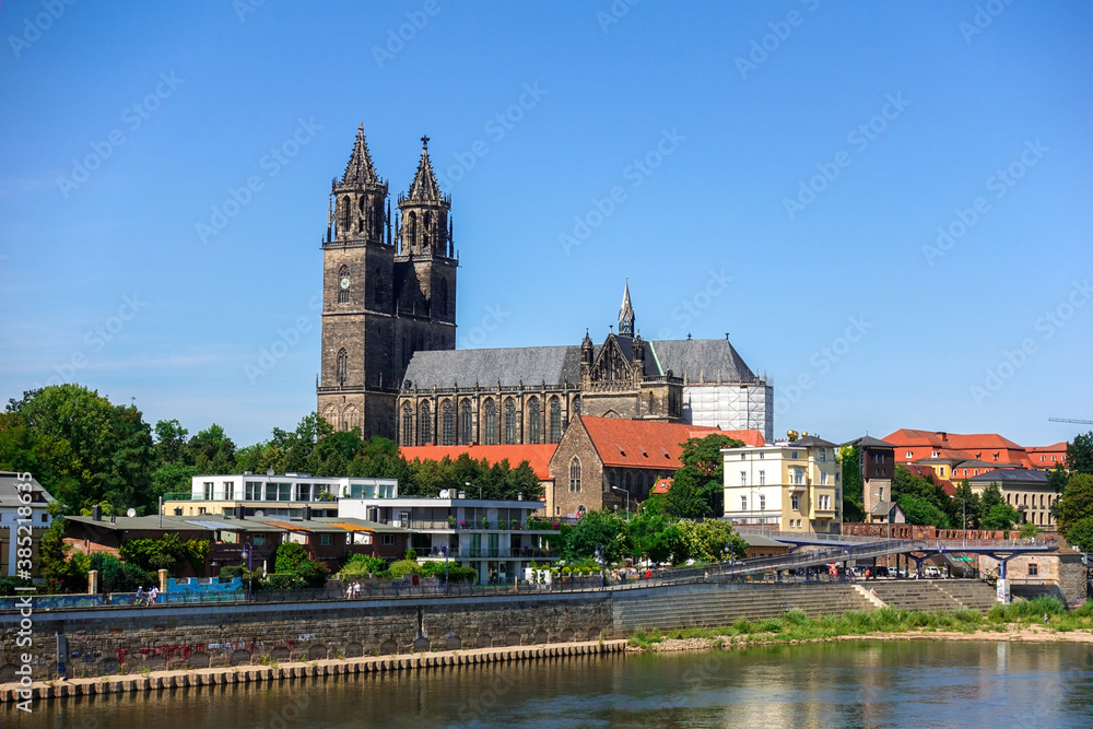 Dom und Elbe in Magdeburg, Sachsen Anhalt