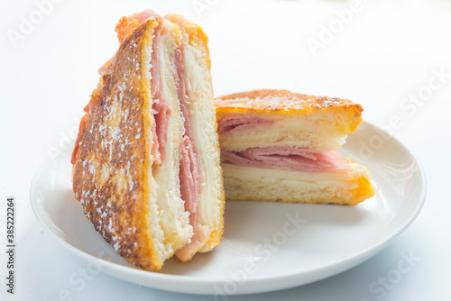 Sandwich monte cristo raspberry close up photo