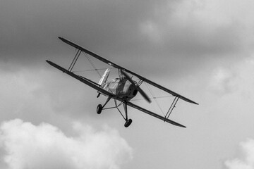Acrylglasbilder Alte Flugzeuge Klassischer Bücker Doppeldecker aus Spanien  © Adolf